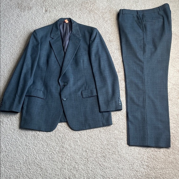 Hart Schaffner Marx Patterned Charcoal Suit - Picture 1 of 8